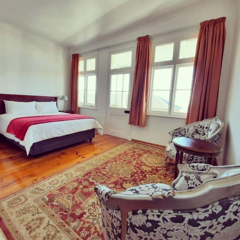 Blueline Inn - Simon'S Town ケープタウン エクステリア 写真