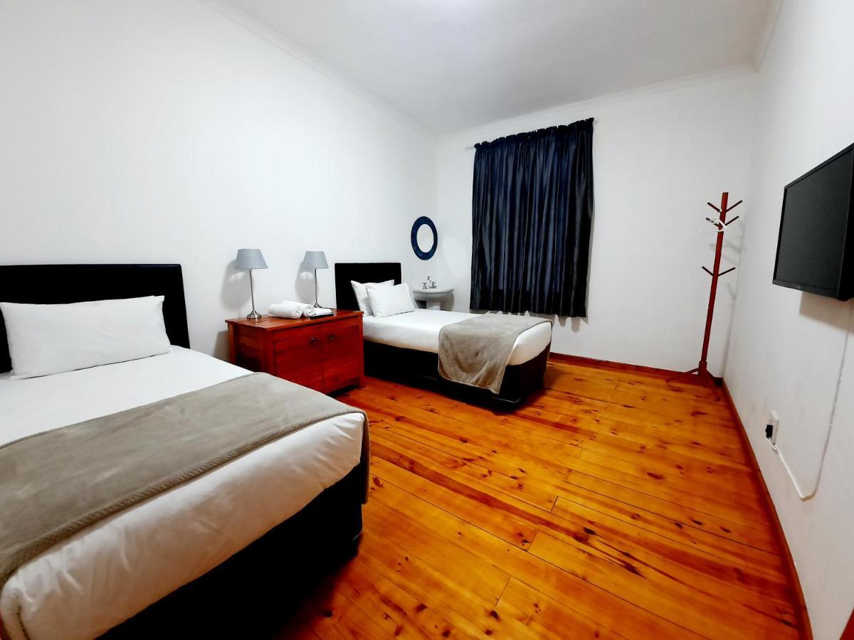 Blueline Inn - Simon'S Town ケープタウン エクステリア 写真