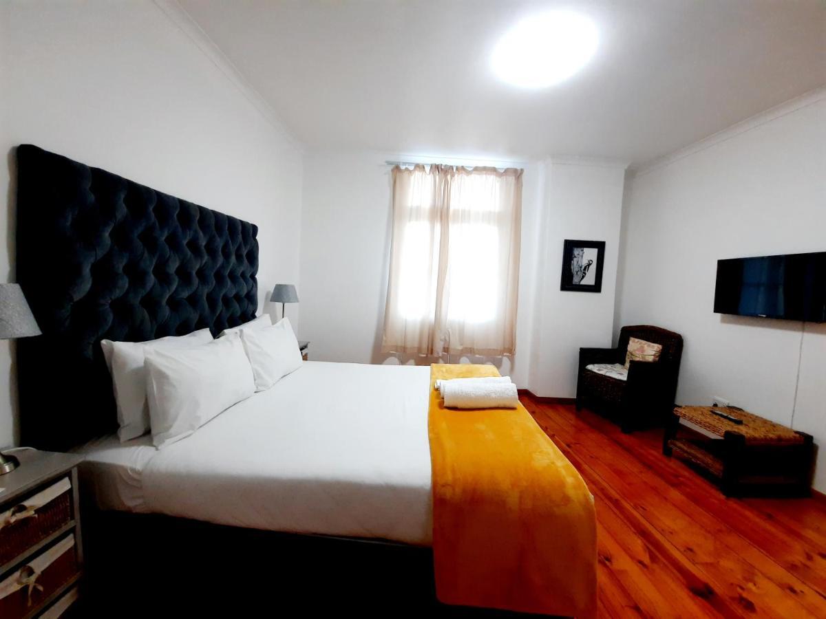 Blueline Inn - Simon'S Town ケープタウン エクステリア 写真